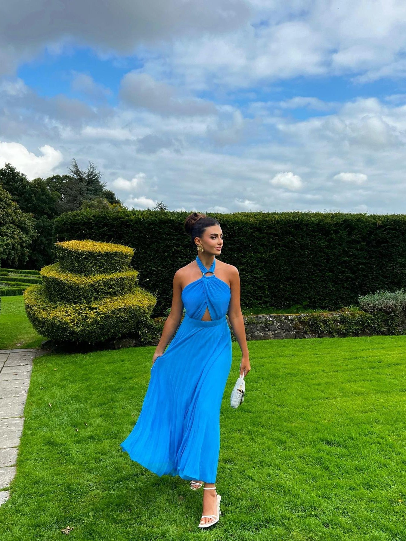 Beautifully Finished Dress in a Timeless Design