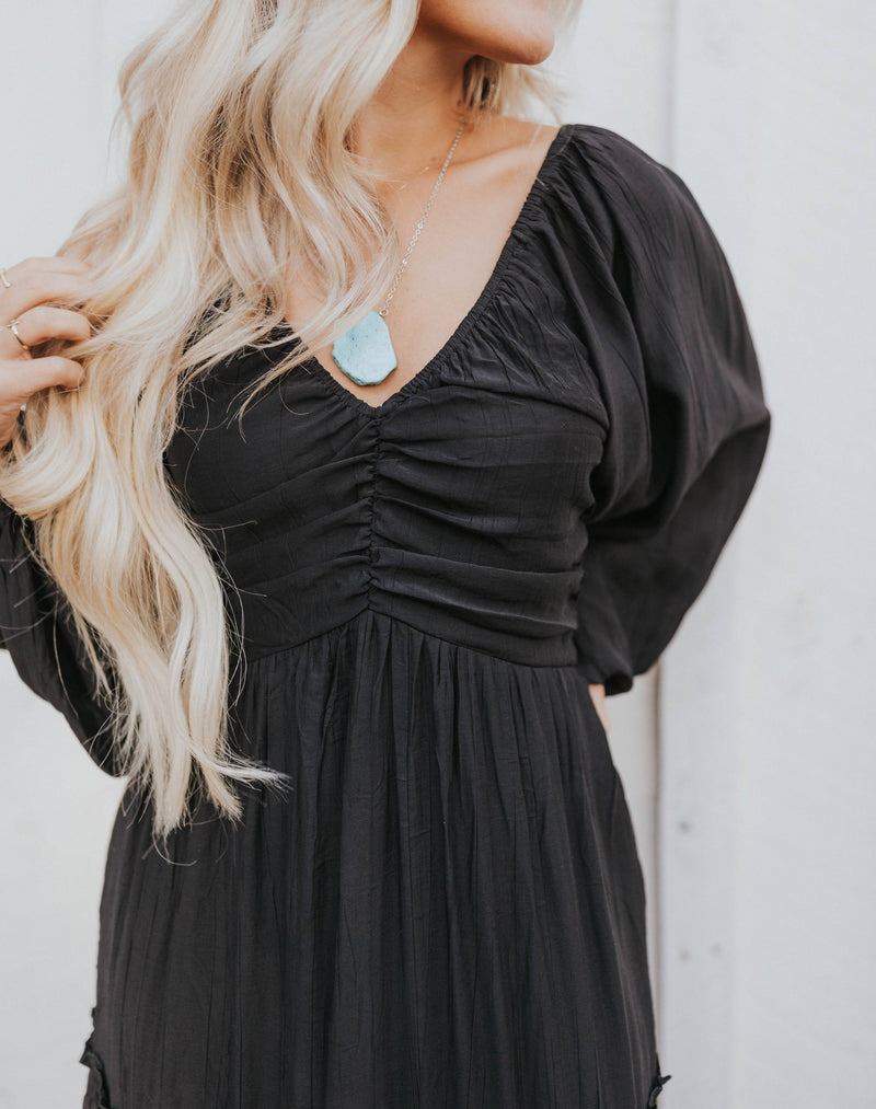 Beautifully Finished Dress in a Timeless Design