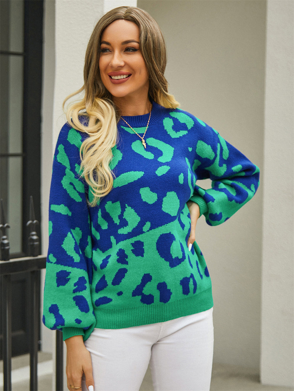 Well Tailored Sweater with a Graceful Silhouette