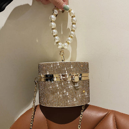 Well Tailored Bag with a Graceful Silhouette