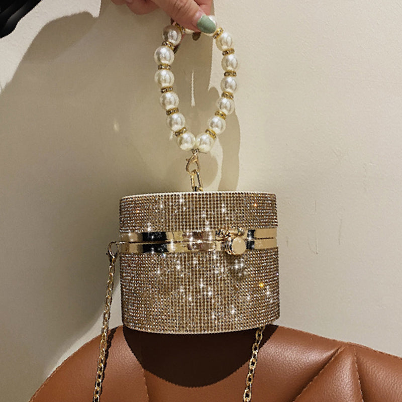 Well Tailored Bag with a Graceful Silhouette
