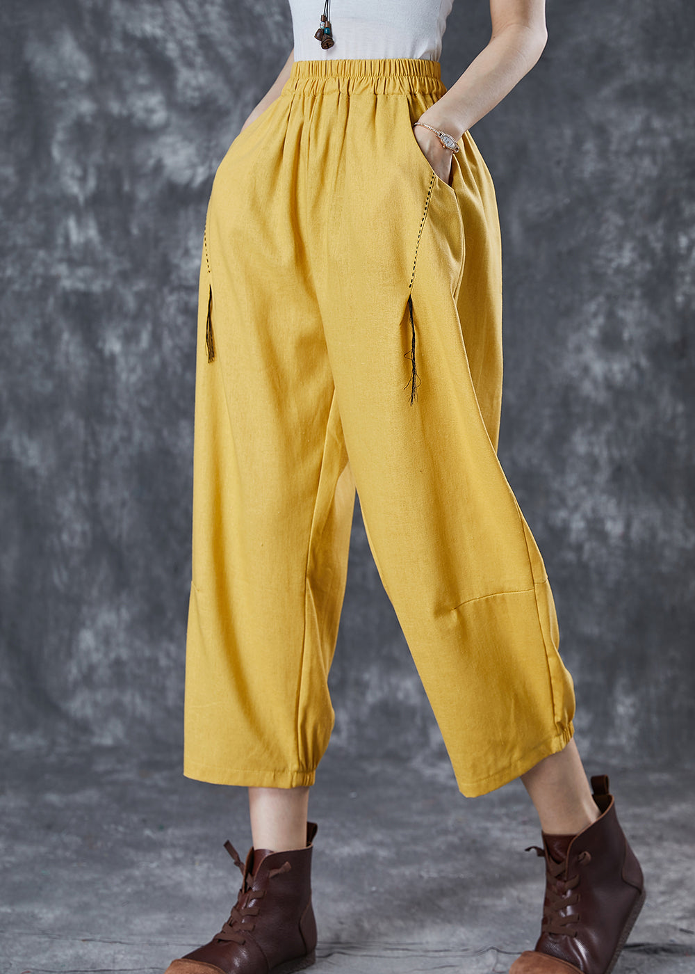 Effortlessly Elegant Pants with a Timeless Design