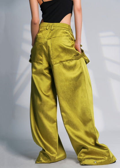 Effortlessly Elegant Pants with a Timeless Design