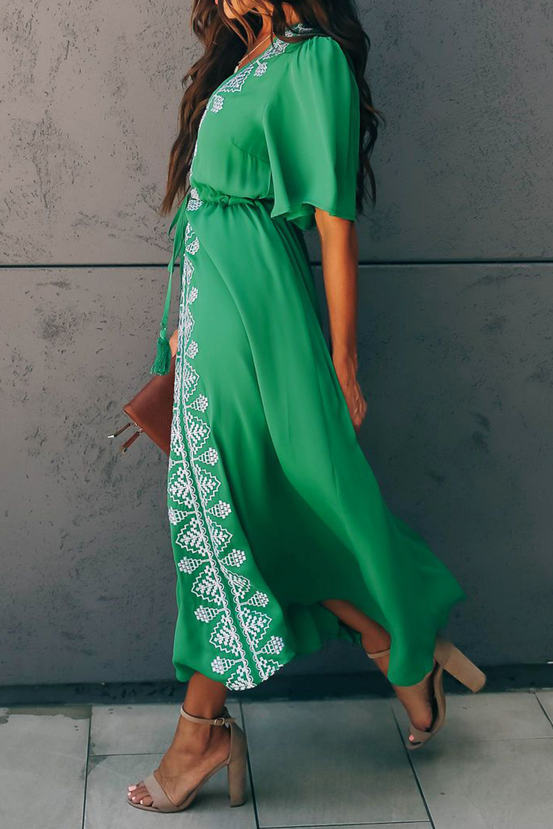 Well Tailored Dress with a Graceful Silhouette