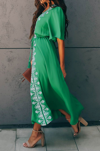Well Tailored Dress with a Graceful Silhouette
