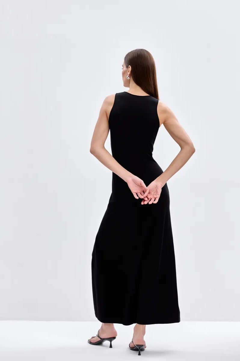 Effortlessly Elegant Sweater with a Timeless Design