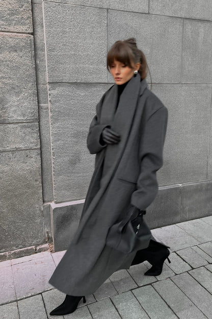 Well Tailored Coat with a Graceful Silhouette
