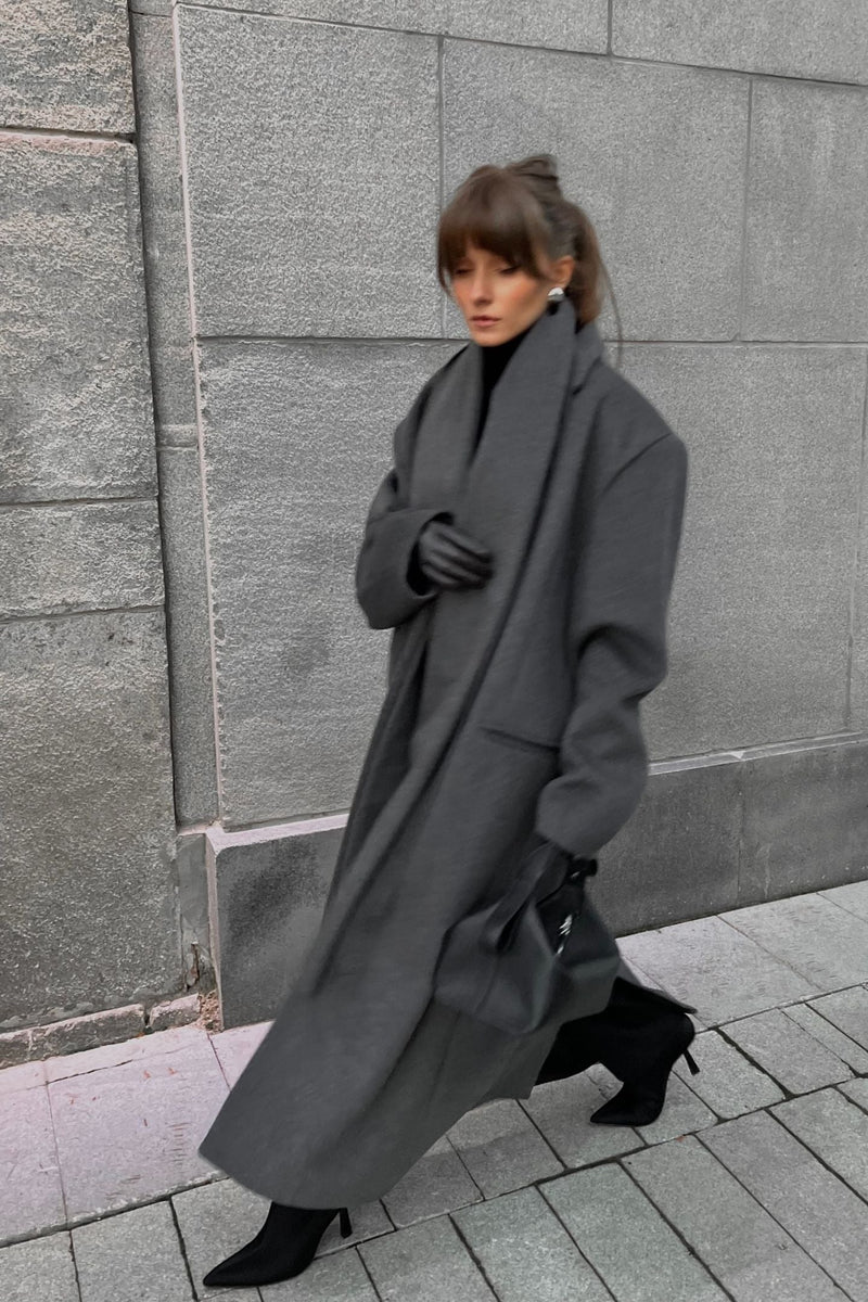 Well Tailored Coat with a Graceful Silhouette