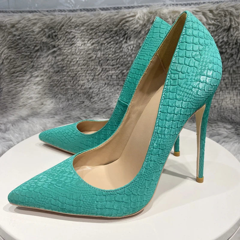 Well Tailored Shoes with a Graceful Silhouette