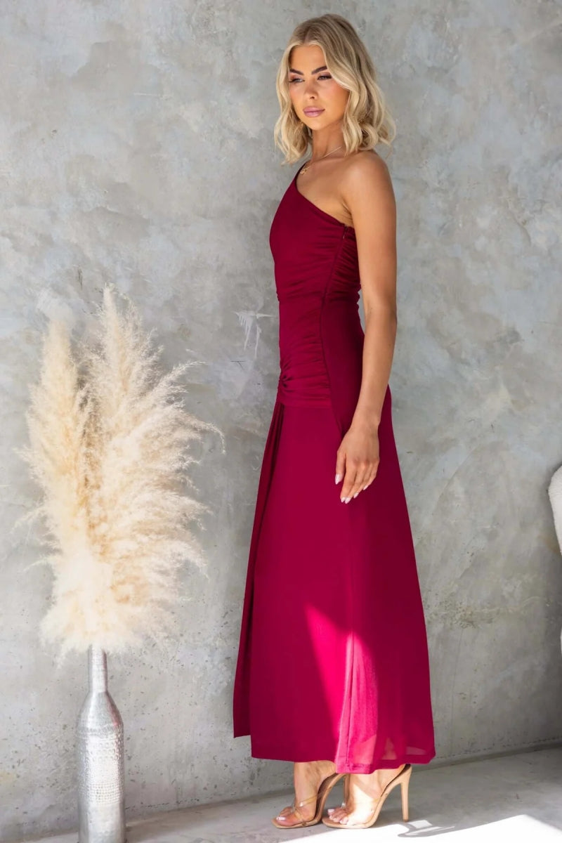 Gracefully Styled Garment for Any Occasion