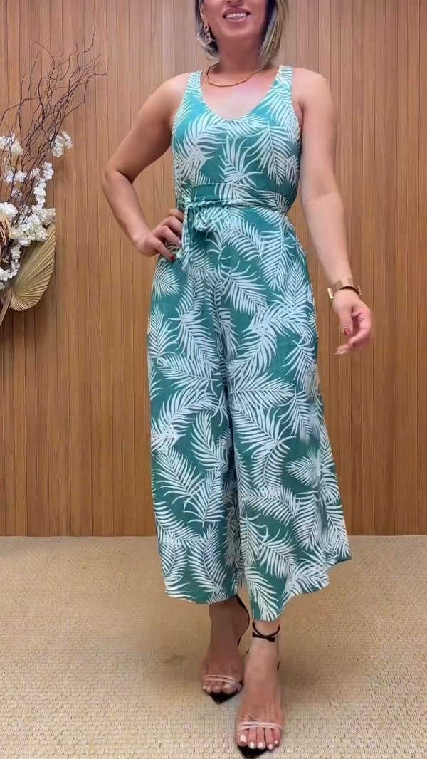 Gracefully Styled Garment for Any Occasion