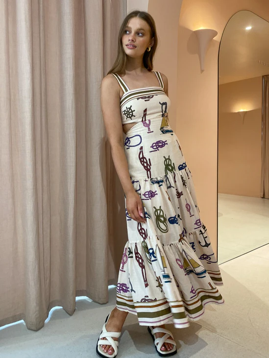 Gracefully Styled Dress for Any Occasion
