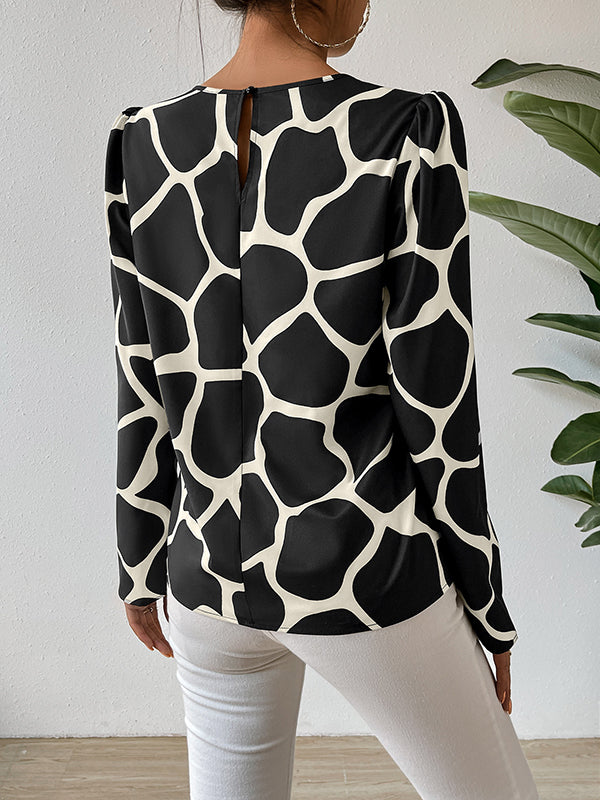 Effortlessly Elegant T-Shirt with a Timeless Design
