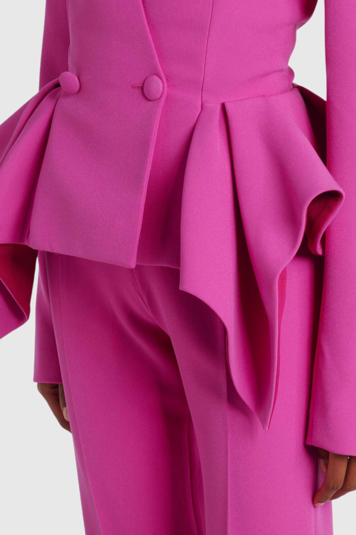 Effortlessly Elegant Pants with a Timeless Design