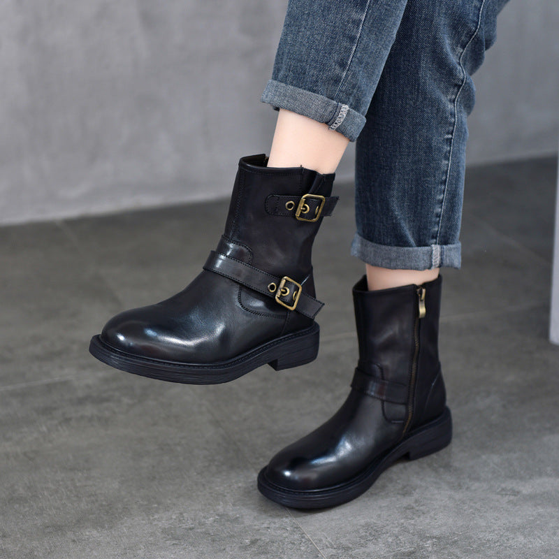 Effortlessly Elegant Boots with a Timeless Design