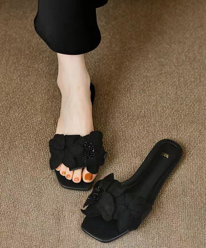 Effortlessly Elegant Sandals with a Timeless Design