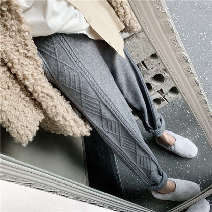 Well Tailored Pants with a Graceful Silhouette