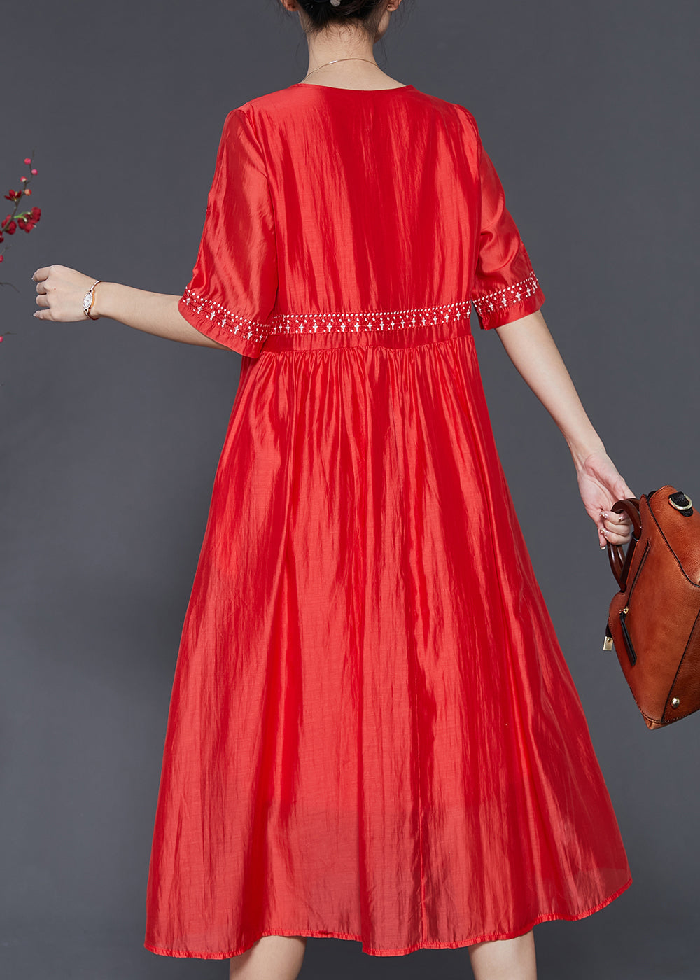 Well Tailored Dress with a Graceful Silhouette