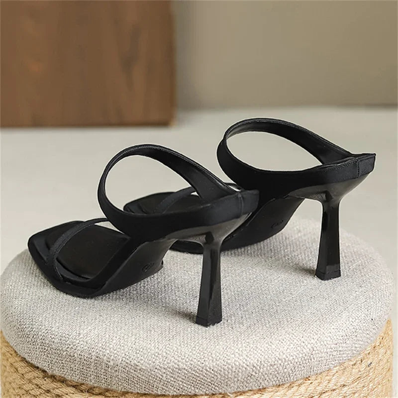 Effortlessly Elegant Heels with a Timeless Design