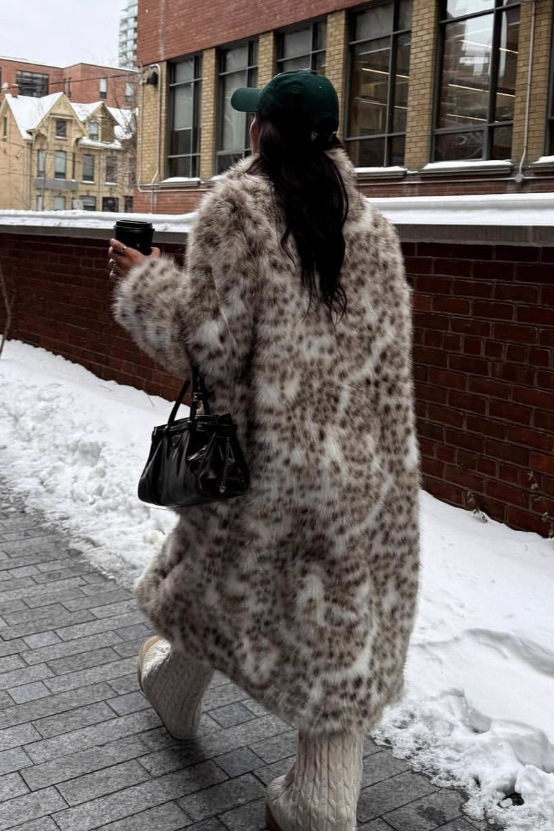 Well Tailored Coat with a Graceful Silhouette