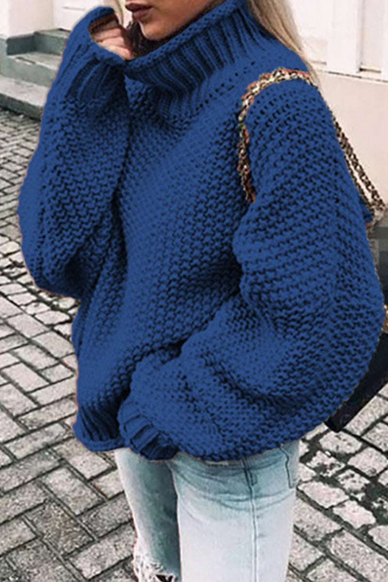 Well Tailored Sweater with a Graceful Silhouette