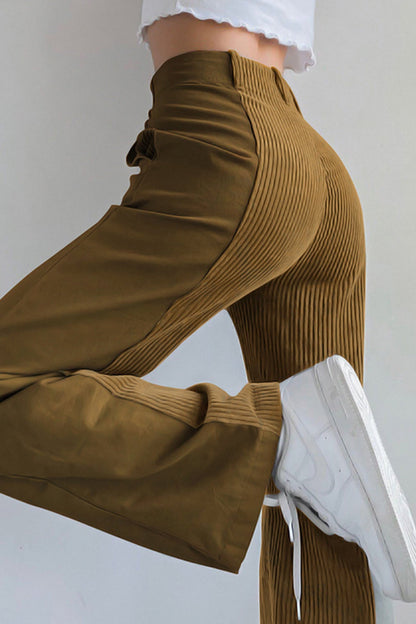 Effortlessly Elegant Pants with a Timeless Design
