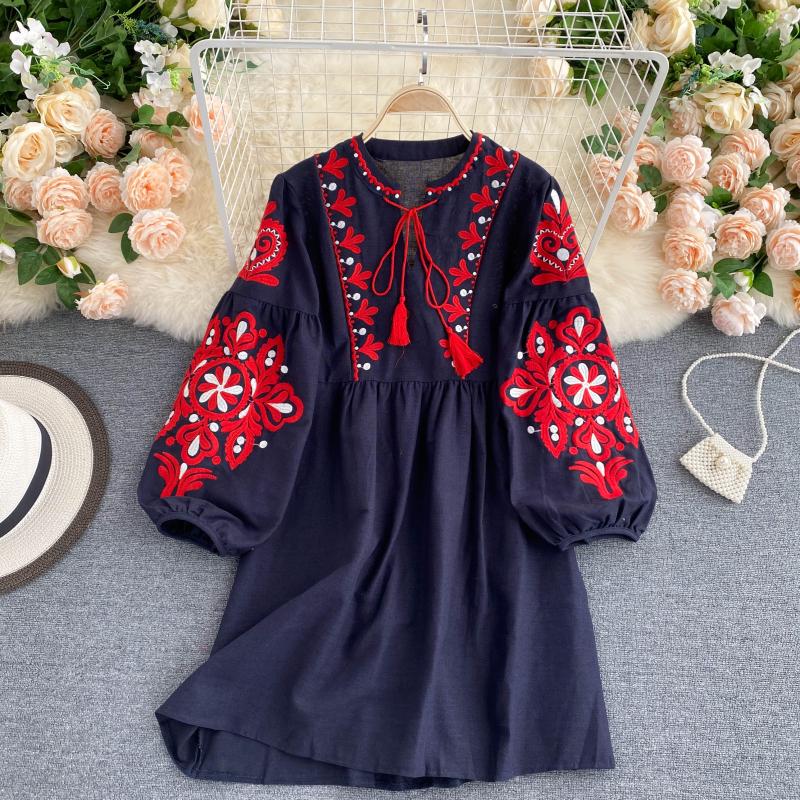 Beautifully Finished Dress in a Timeless Design