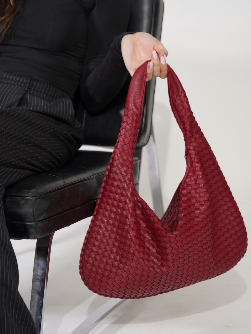Gracefully Styled Bag for Any Occasion
