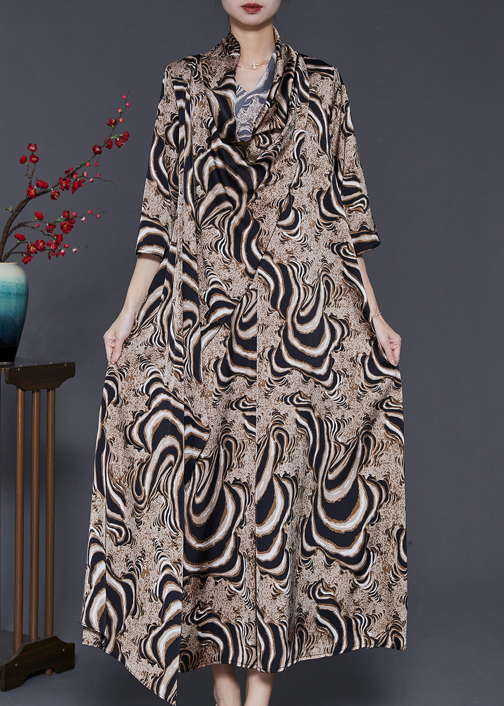 Beautifully Finished Dress in a Timeless Design
