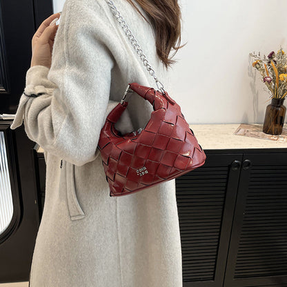 Gracefully Styled Bag for Any Occasion