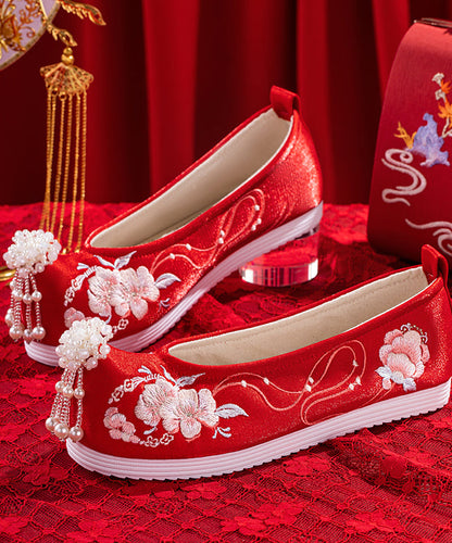 Effortlessly Elegant Shoes with a Timeless Design