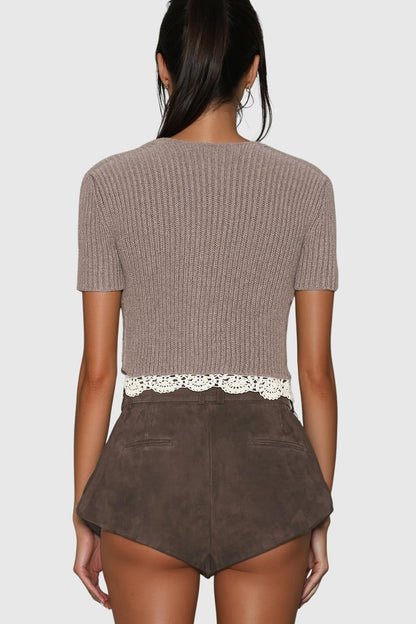 Beautifully Finished Top in a Timeless Design