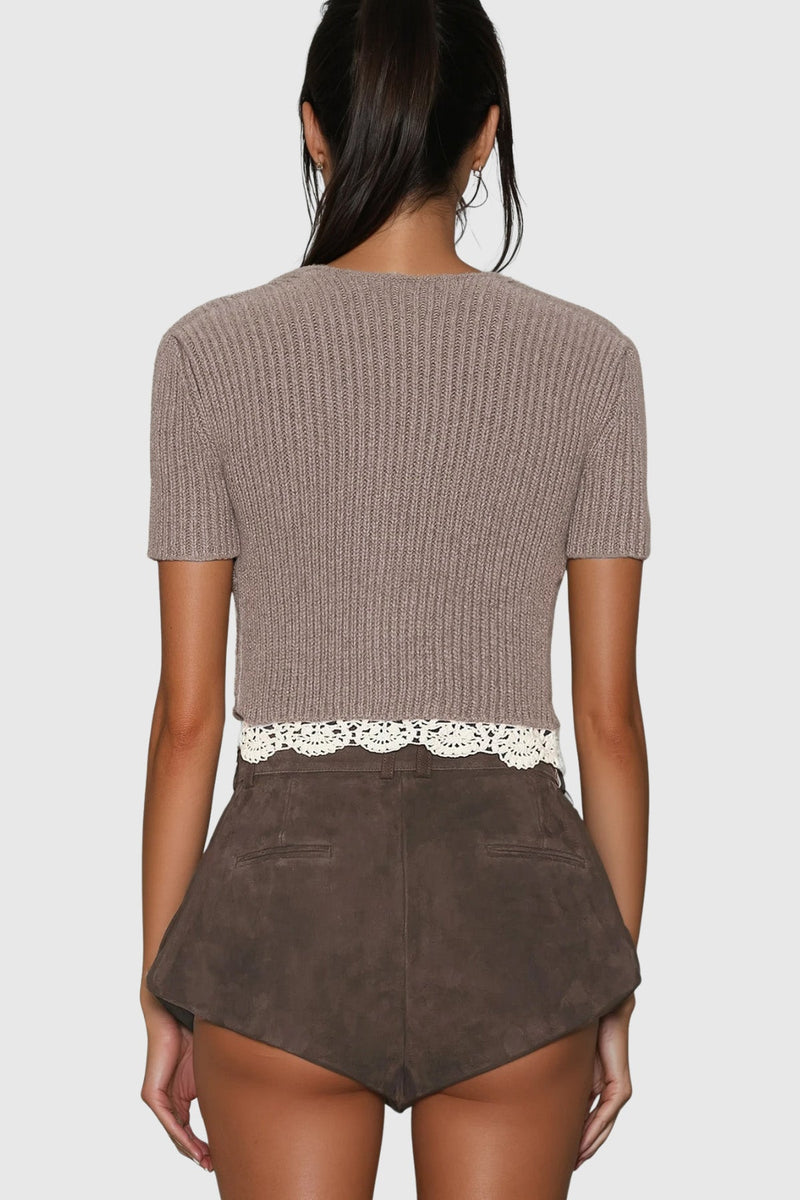 Beautifully Finished Top in a Timeless Design