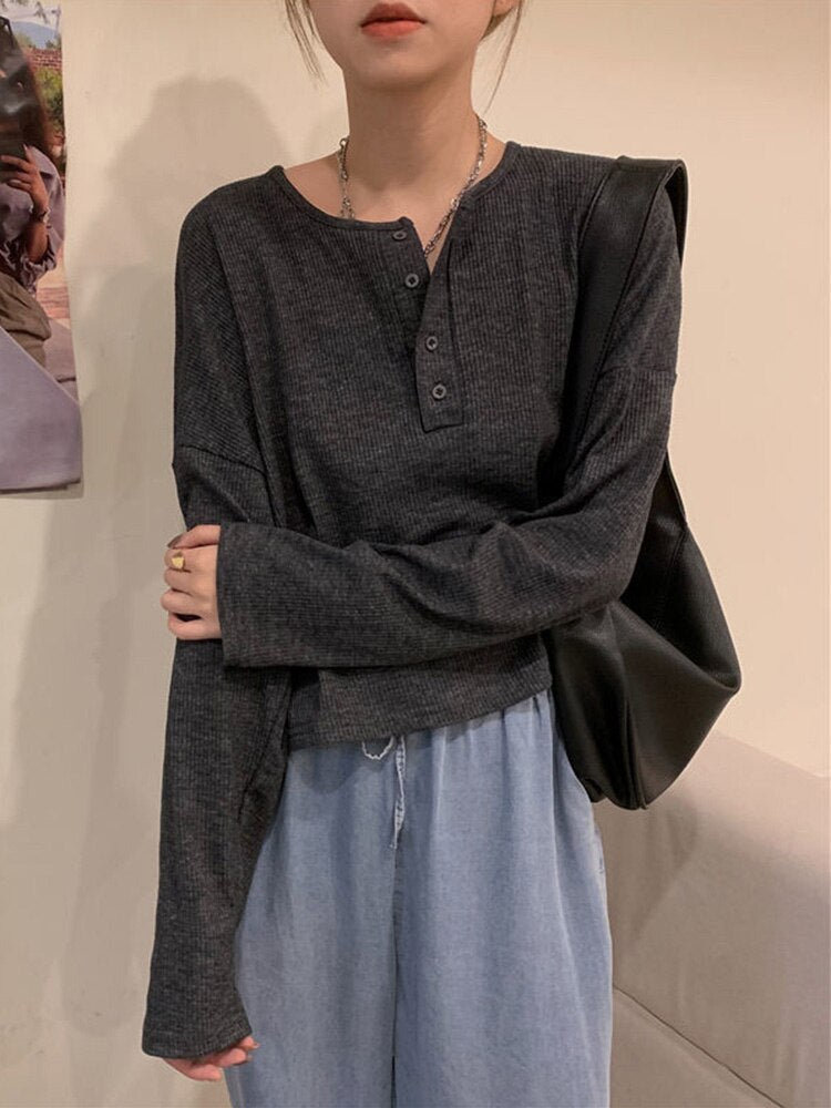 Well Tailored T-Shirt with a Graceful Silhouette