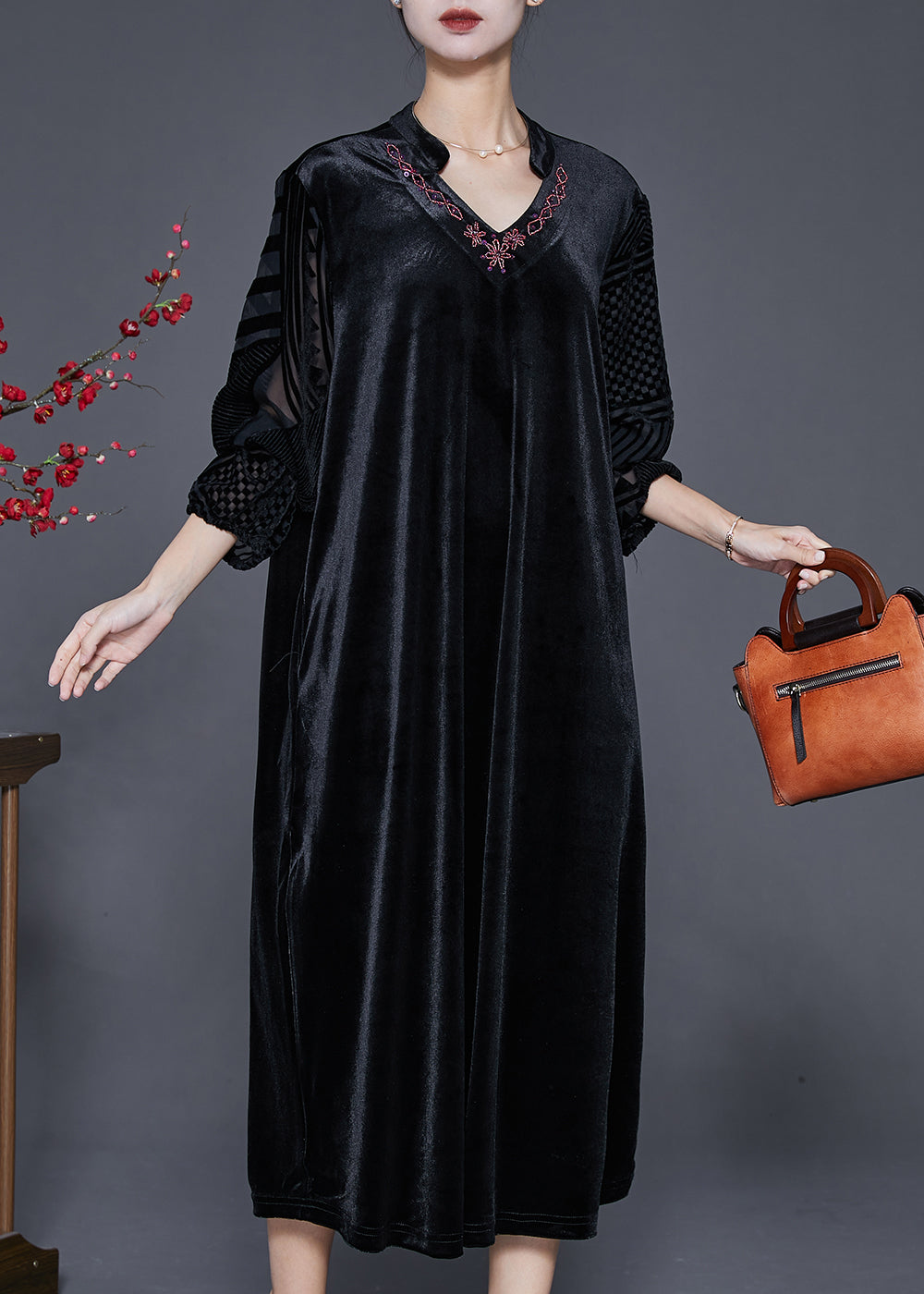 Beautifully Finished Dress in a Timeless Design