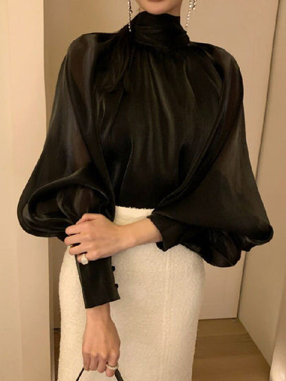 Well Tailored Blouse with a Graceful Silhouette