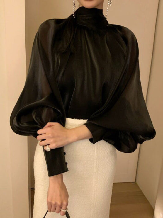 Well Tailored Blouse with a Graceful Silhouette