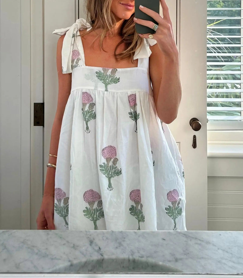 Classic Vintage Dress with a Flattering Fit