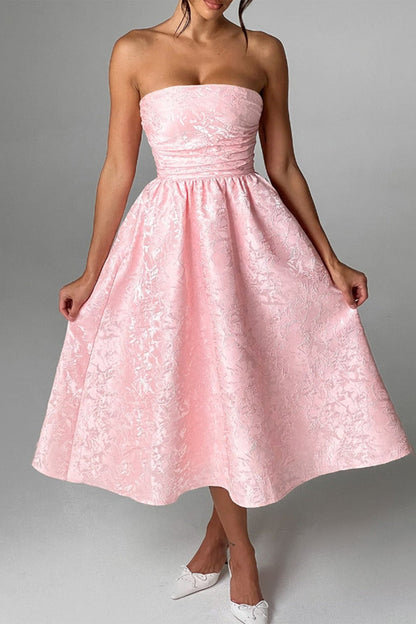 Well Tailored Dress with a Graceful Silhouette
