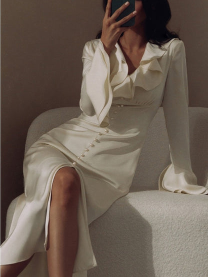 Well Tailored Dress with a Graceful Silhouette