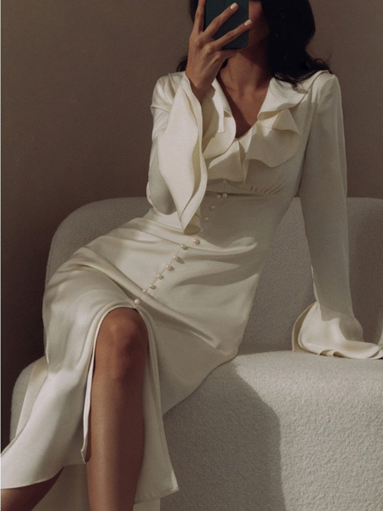 Well Tailored Dress with a Graceful Silhouette