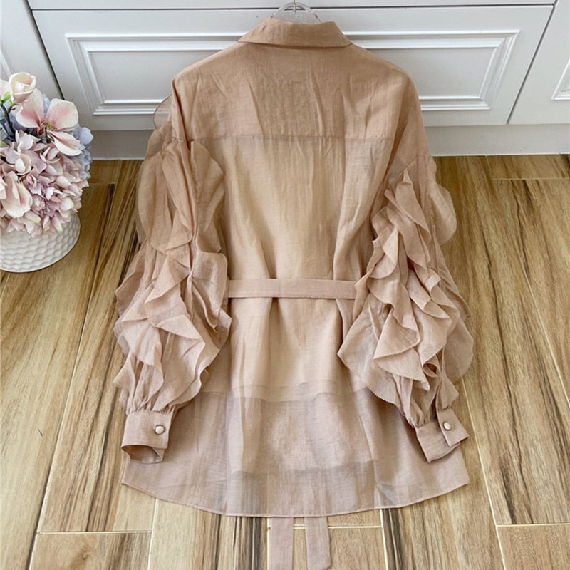 Beautifully Crafted Blouse in a Classic Style