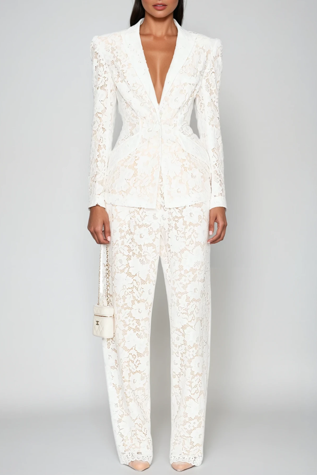 Effortlessly Elegant Pants with a Timeless Design