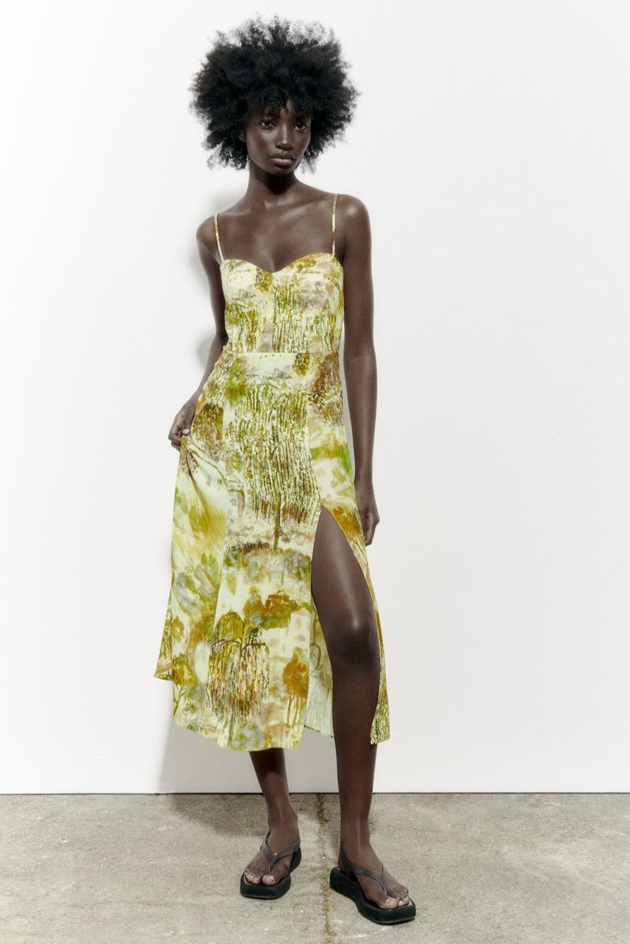 Effortlessly Elegant Dress with a Timeless Design