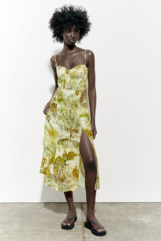 Effortlessly Elegant Dress with a Timeless Design