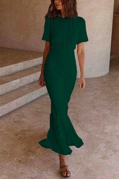 Beautifully Finished Dress in a Timeless Design