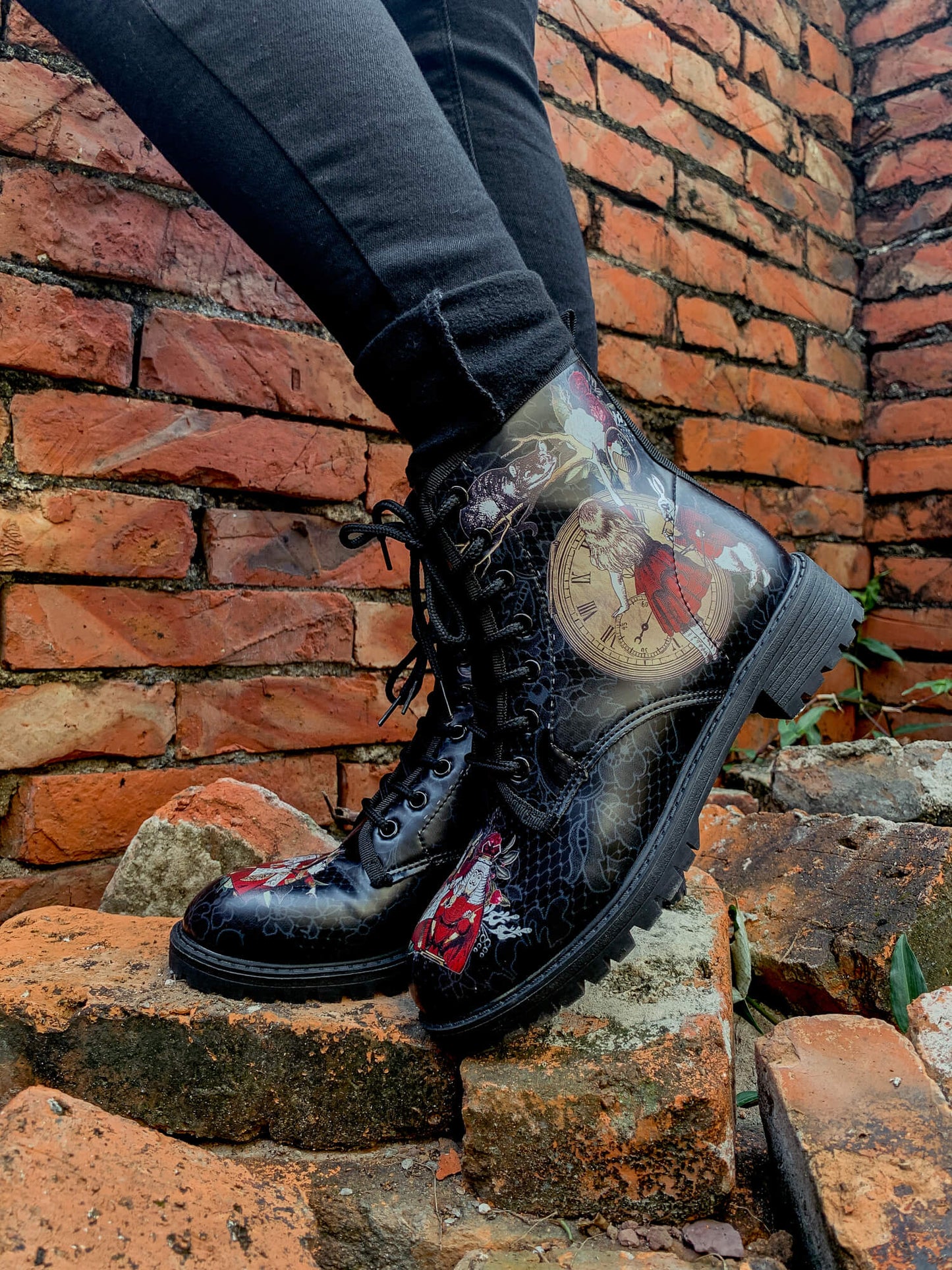 Well Tailored Boots with a Graceful Silhouette