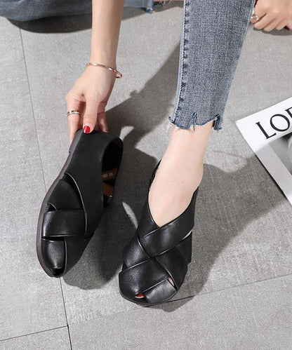 Well Tailored Sandals with a Graceful Silhouette