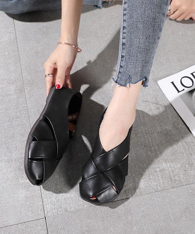 Well Tailored Sandals with a Graceful Silhouette