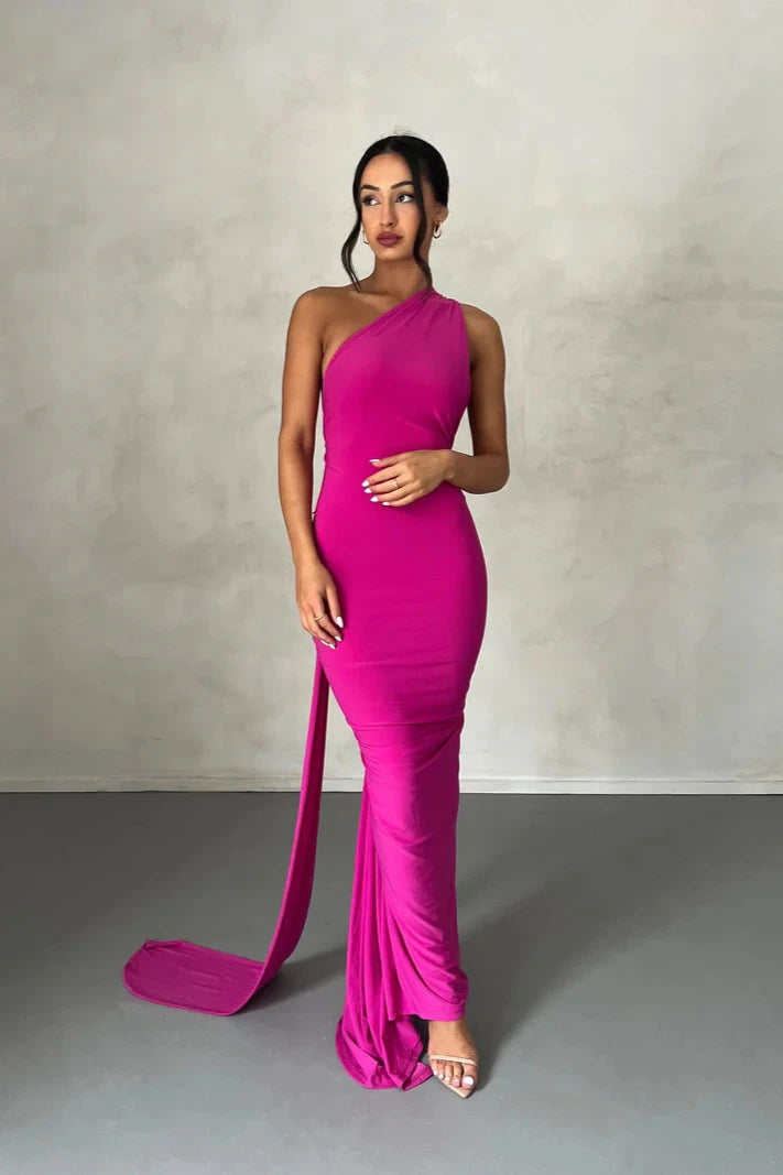 Well Tailored Garment with a Graceful Silhouette